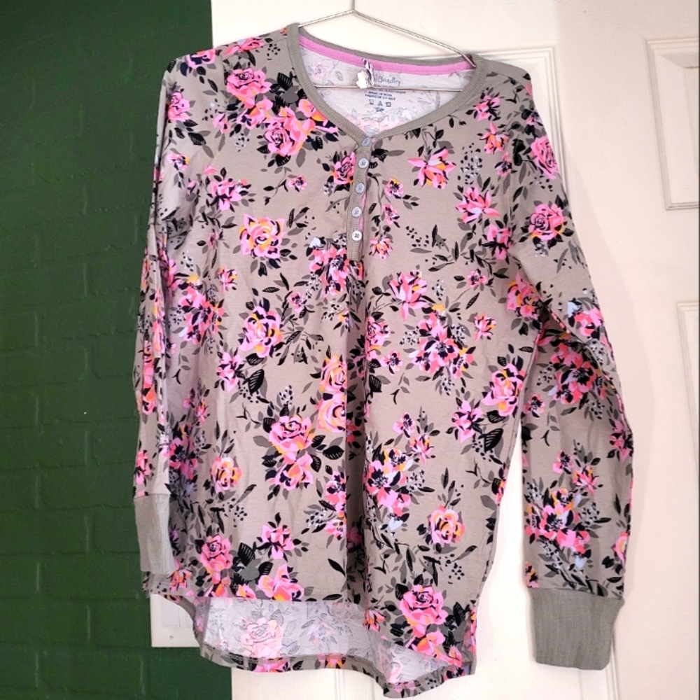 Brand new with tags- Vera Bradley Floral Women's Cotton Long Sleeve size small